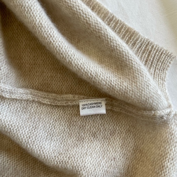 Sea Bleu cold shoulder cashmere sweater - Picture 7 of 7